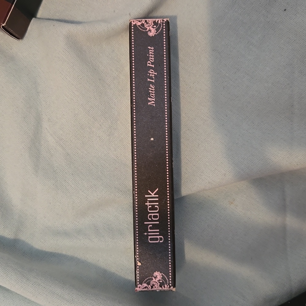 Girl Actik Matte Lip Paint  color ( Bashful)